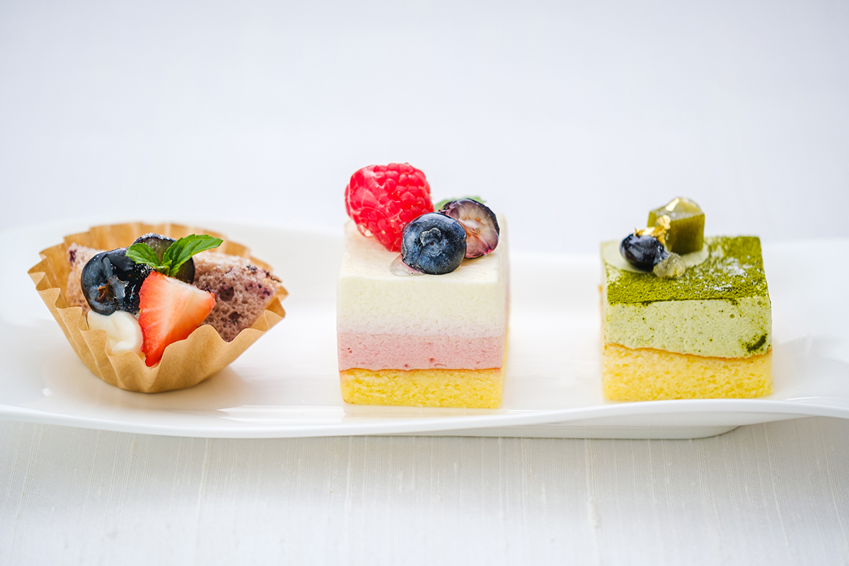 地鶏卵のしっとりシフォンケーキはかまぼこの里名物