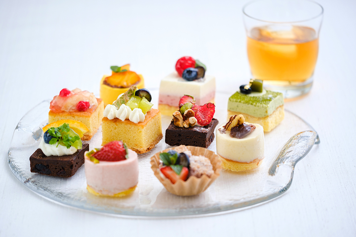 果物が主役の10種類のプチケーキ「SWEETS BOX SUMMER」
