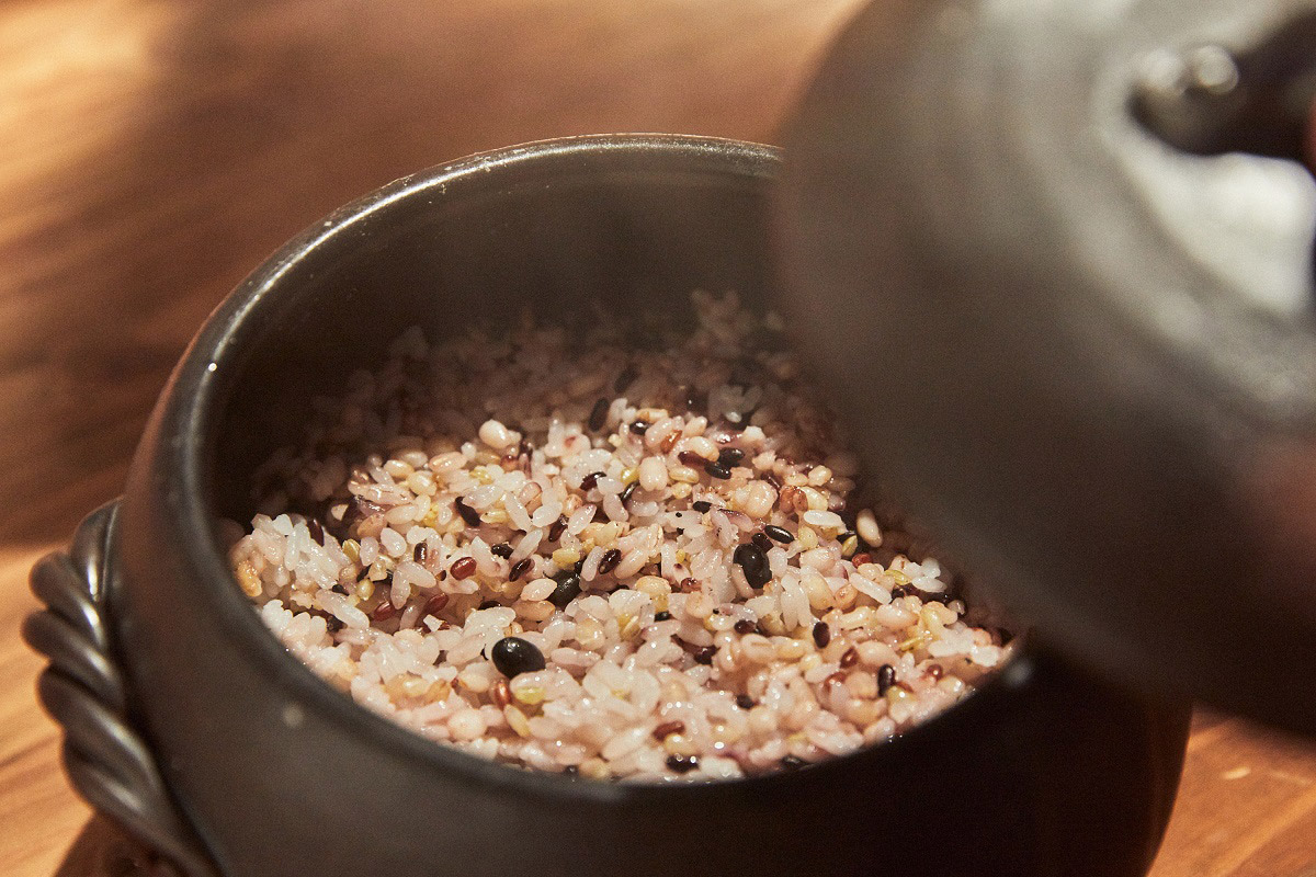 「箱根百年水」で炊く、食感豊かな雑穀米