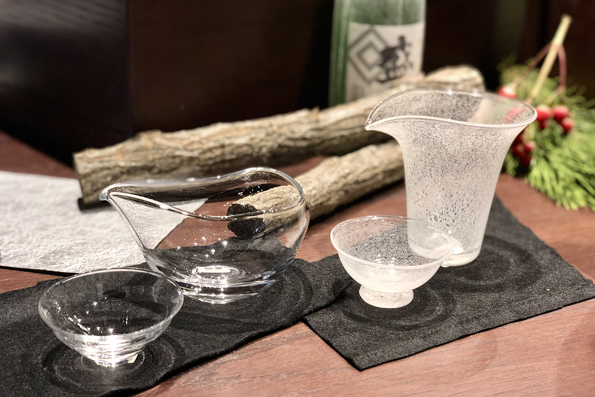 ４ イパダガラスの盃「仕込み水の美しさ際立つガラス」